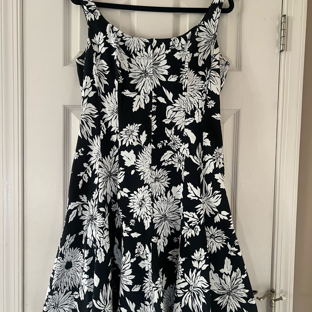 Floral Black and White Dress By Jones Wear Sz 12